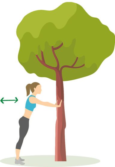 De illustratie toont een vrouw die push-ups doet tegen een boom tijdens het sporten in de natuur.