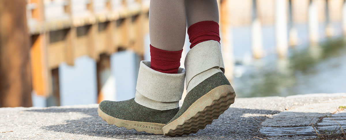 Vrouw in duurzame schoenen van Asportuguesas