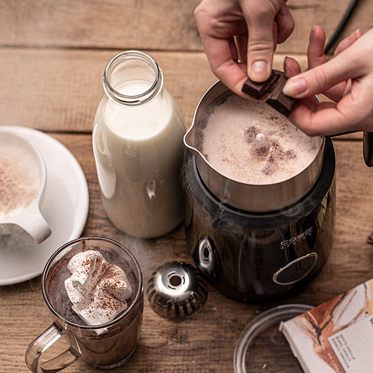 Warme chocolademelk maken met bio-chocolade