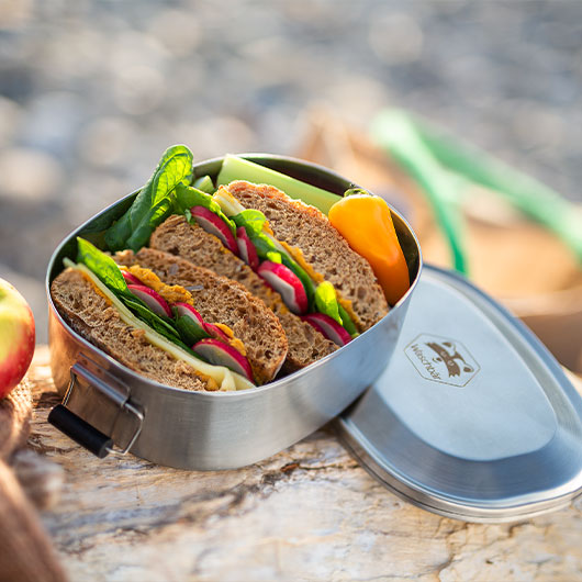 Hier zie je de roestvrijstalen lunchbox van Waschbär