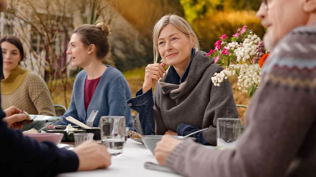 Vrienden en familie genieten gezamenlijk