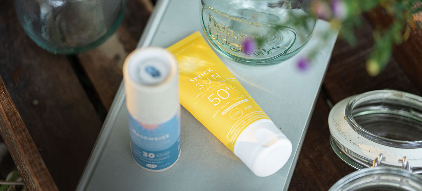 Geniet van de zon met een minerale zonnebrandcrème in natuurlijke cosmeticakwaliteit.
