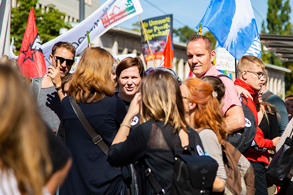 Het Waschbär-team en de bedrijfsleiding bij de klimaatstaking Het Waschbär-team en de bedrijfsleiding bij de klimaatstaking