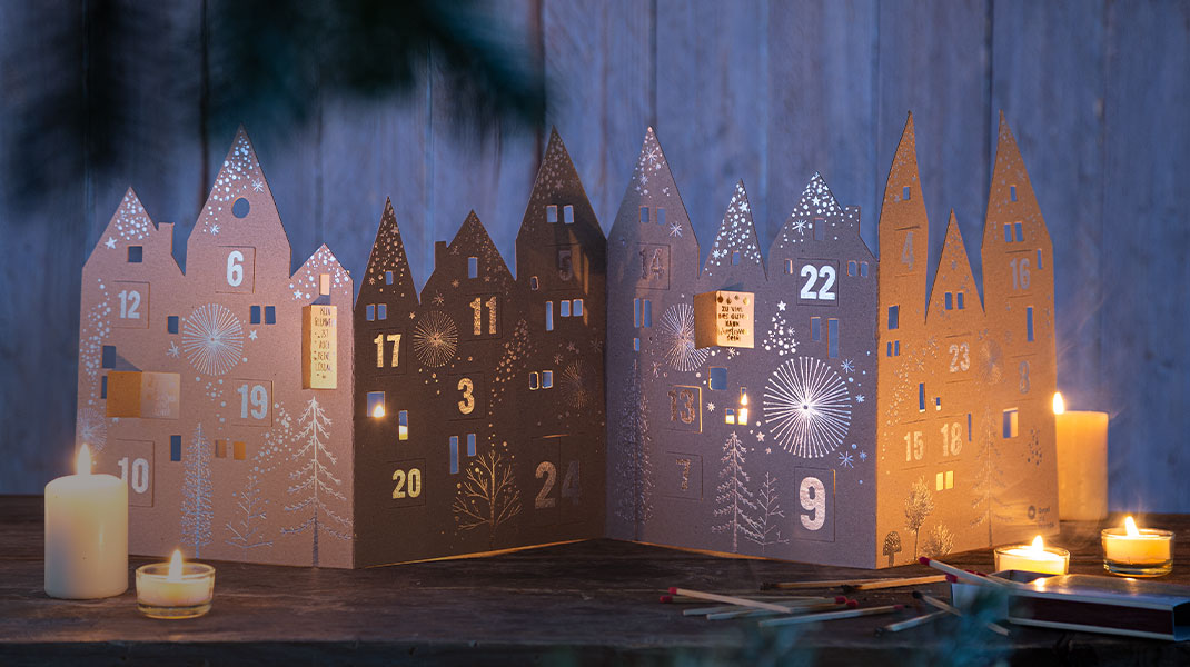 Verlichte adventskalender van papier